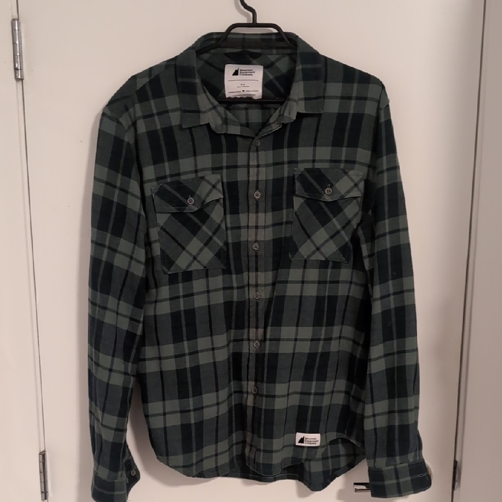 MEC Green Plaid Casual Button Down Shirt